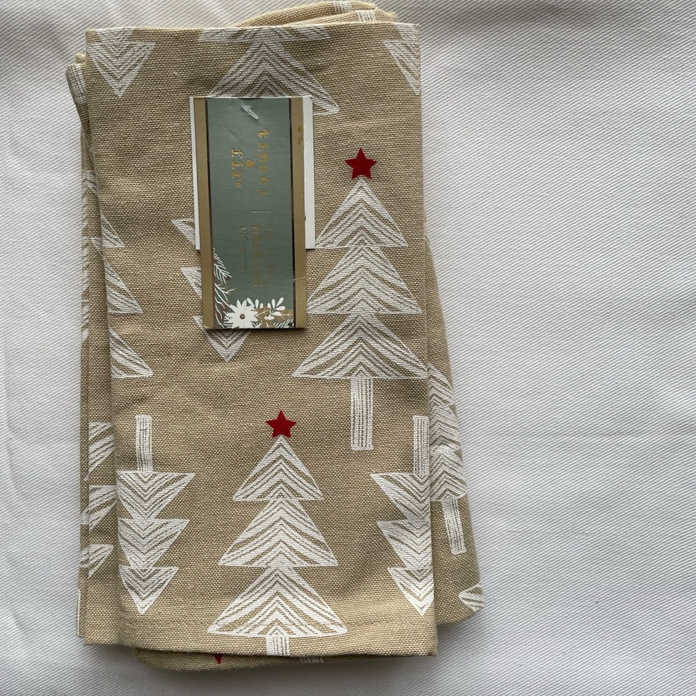 NWT  TINSEL & FIR NAPKINS   Set of Four